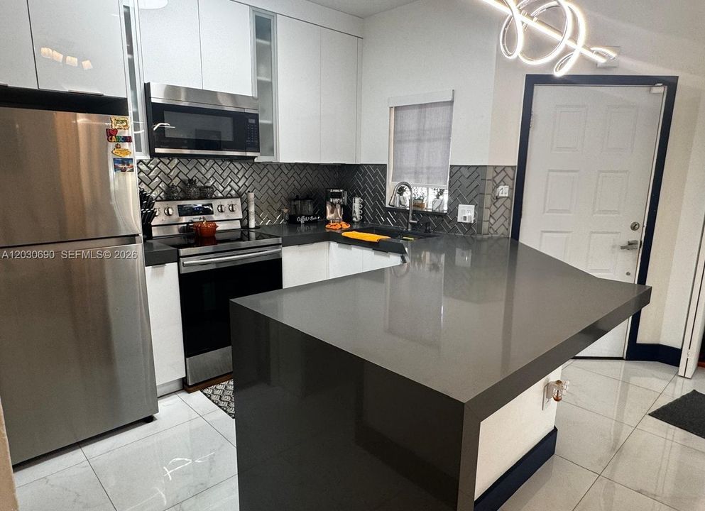 В аренду: $2,300 (2 спален, 1 ванн, 957 Квадратных фут)