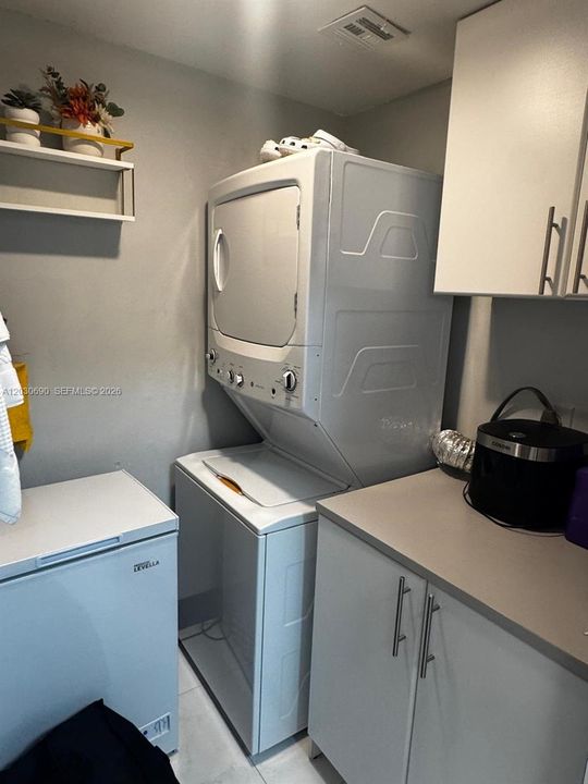 В аренду: $2,300 (2 спален, 1 ванн, 957 Квадратных фут)