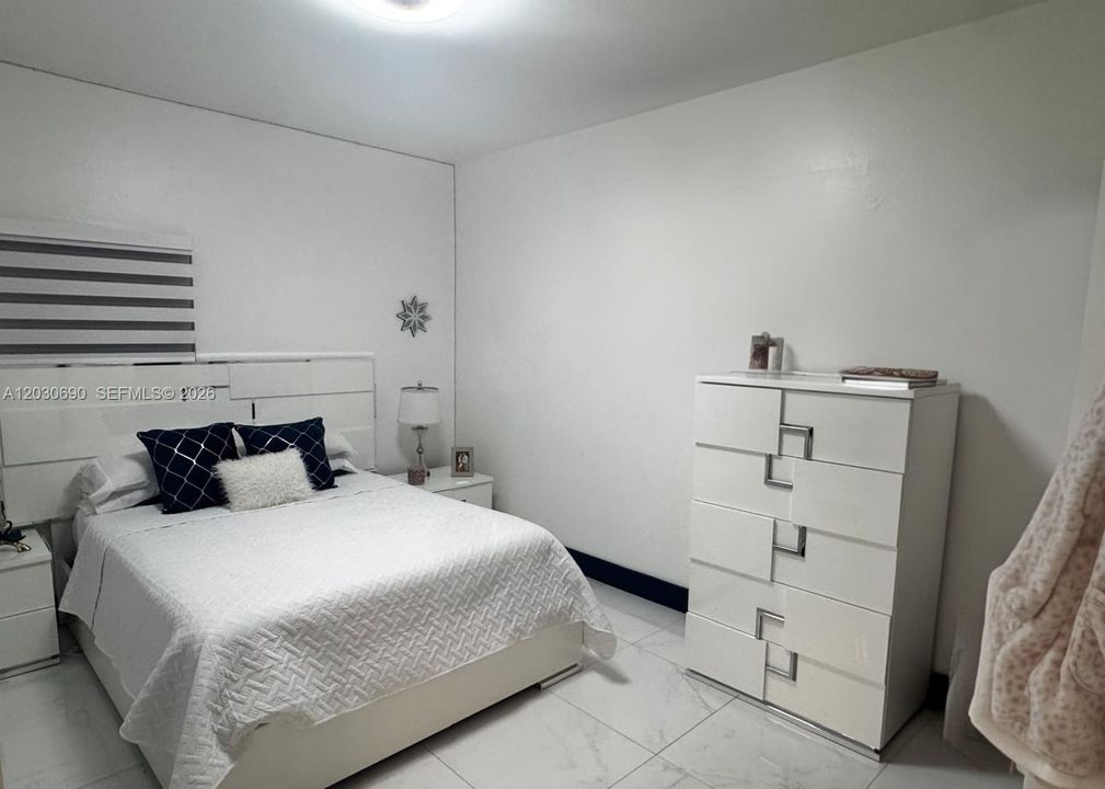 В аренду: $2,300 (2 спален, 1 ванн, 957 Квадратных фут)