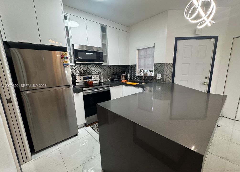 В аренду: $2,300 (2 спален, 1 ванн, 957 Квадратных фут)