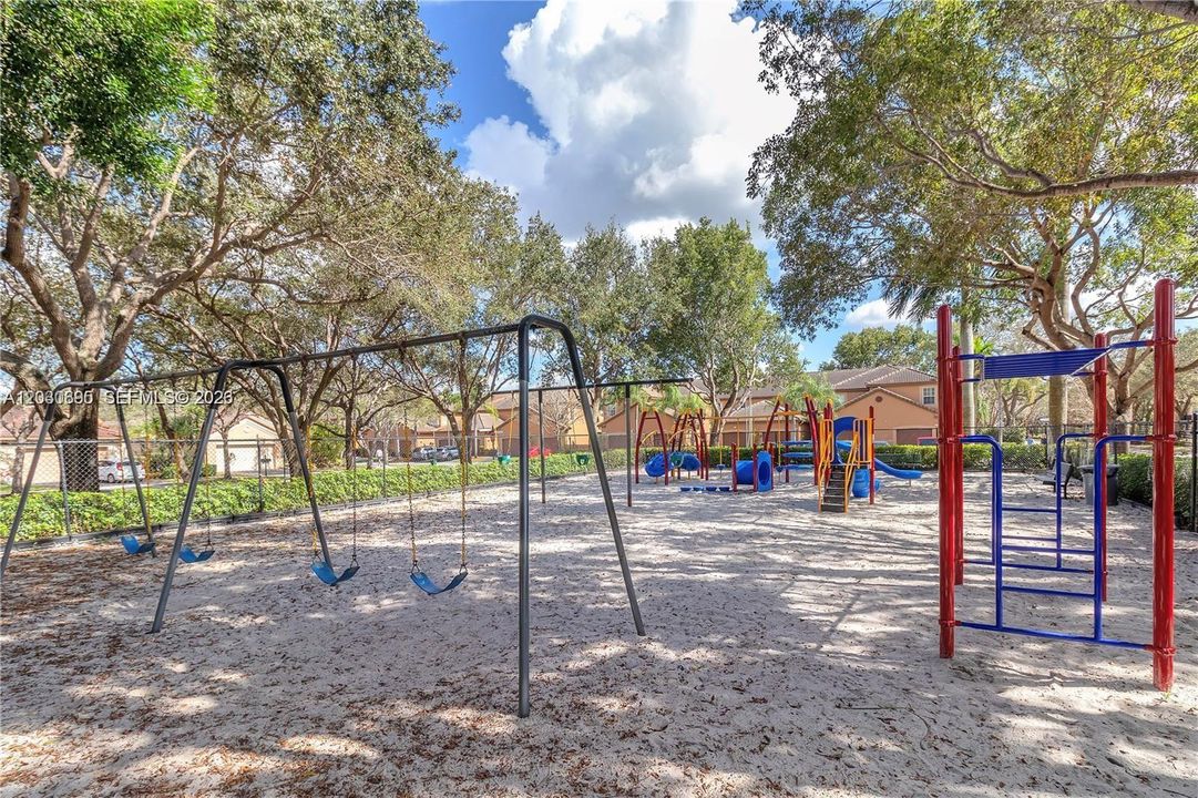 For Rent: $2,995 (2 beds, 2 baths, 1131 Square Feet)