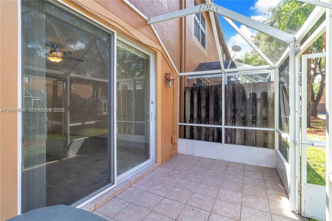 For Rent: $2,995 (2 beds, 2 baths, 1131 Square Feet)