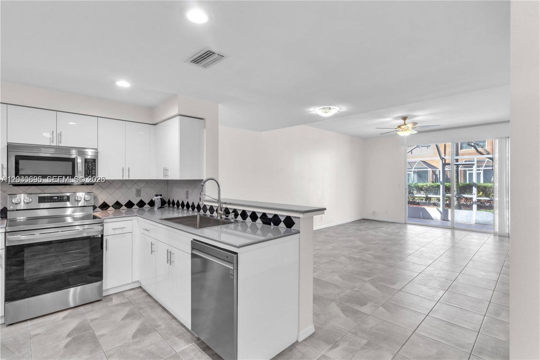 For Rent: $2,995 (2 beds, 2 baths, 1131 Square Feet)