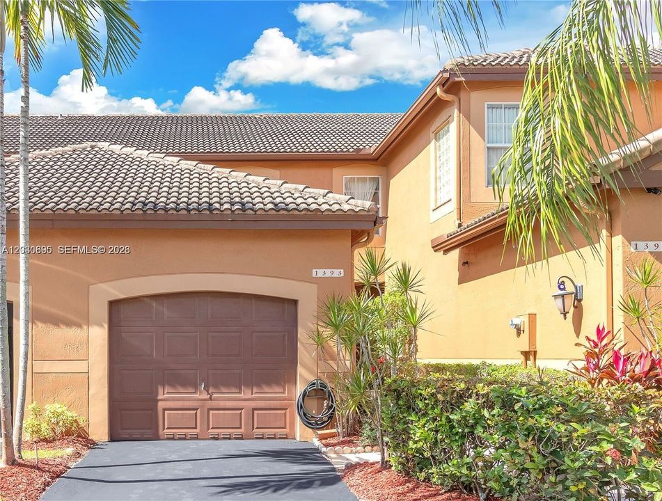For Rent: $2,995 (2 beds, 2 baths, 1131 Square Feet)