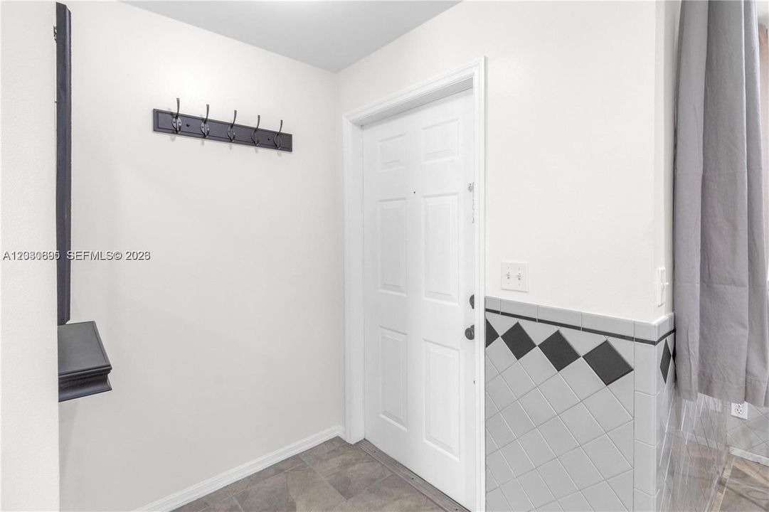 For Rent: $2,995 (2 beds, 2 baths, 1131 Square Feet)