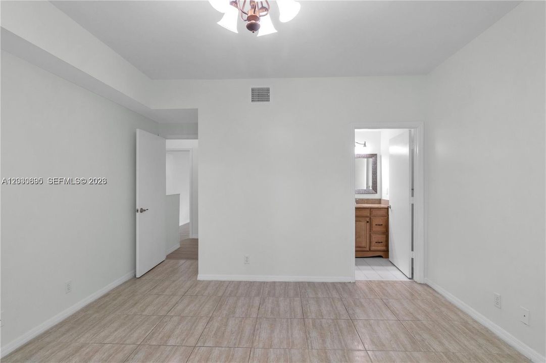 For Rent: $2,995 (2 beds, 2 baths, 1131 Square Feet)