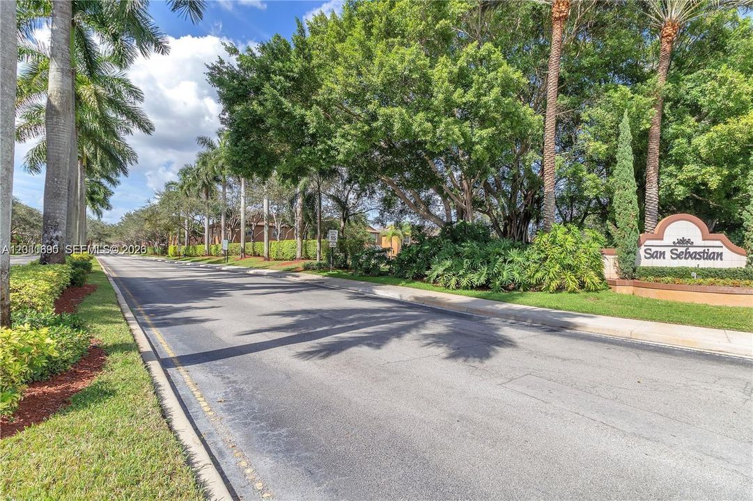 For Rent: $2,995 (2 beds, 2 baths, 1131 Square Feet)