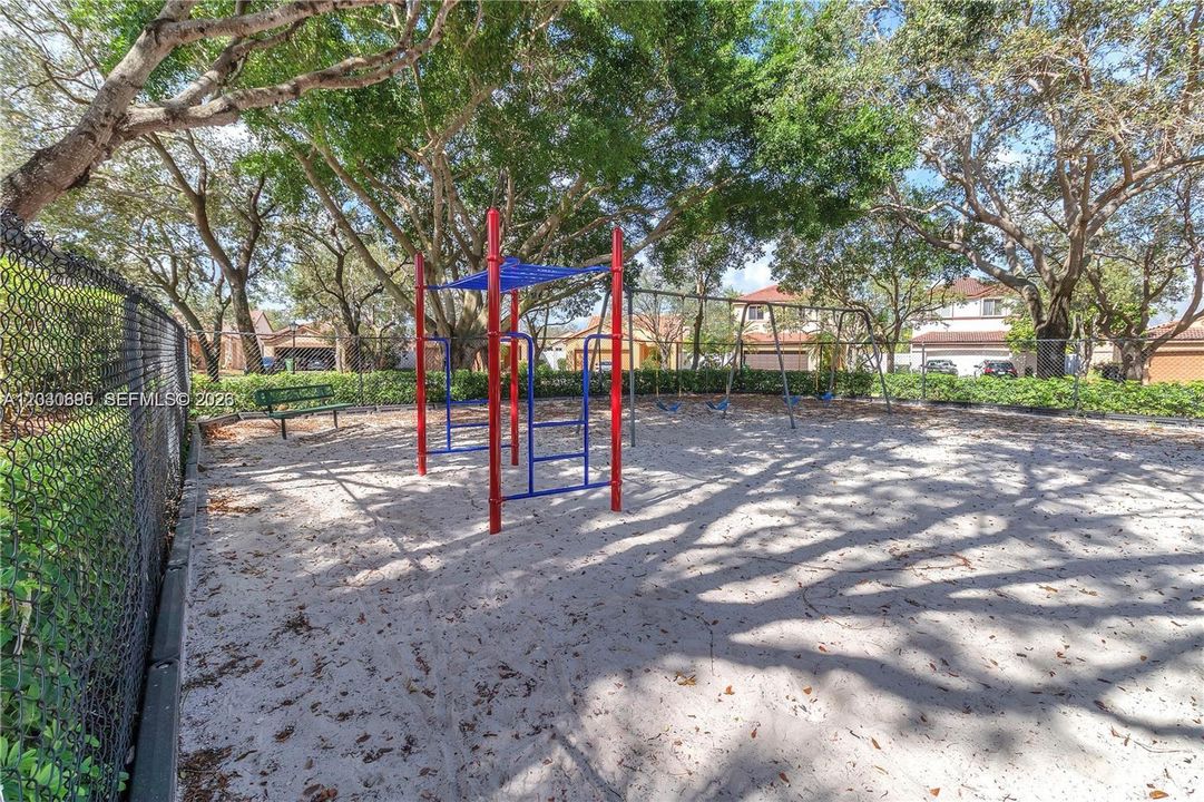 For Rent: $2,995 (2 beds, 2 baths, 1131 Square Feet)