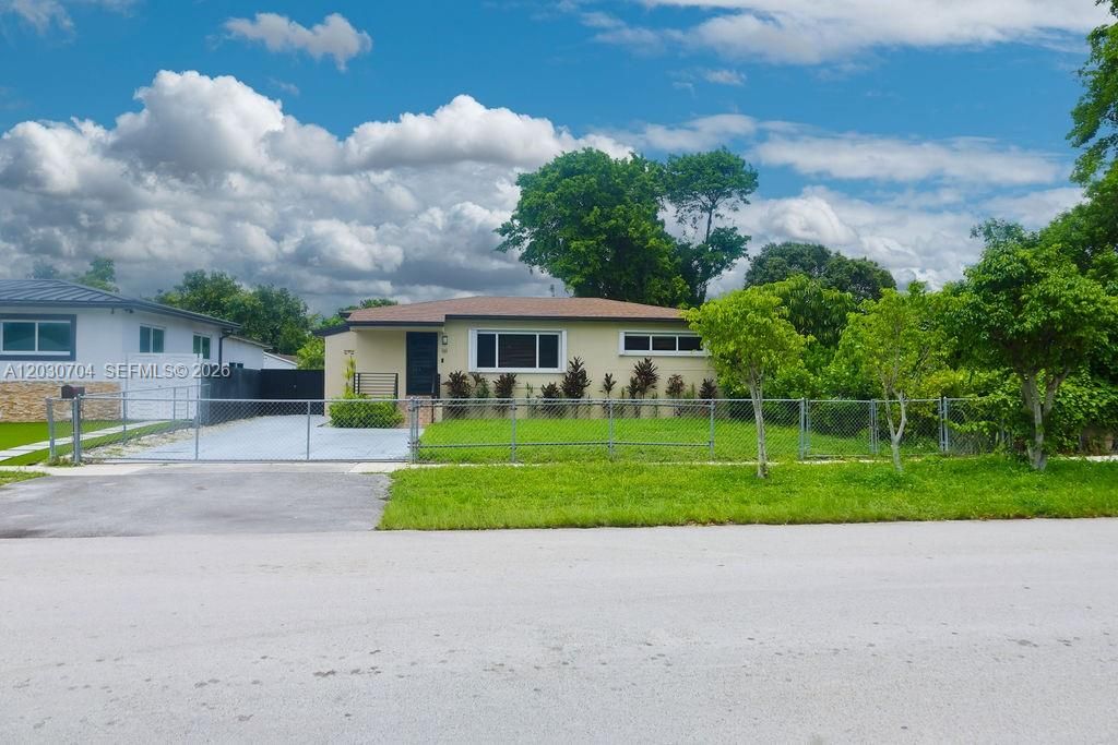 For Sale: $550,000 (3 beds, 2 baths, 1040 Square Feet)