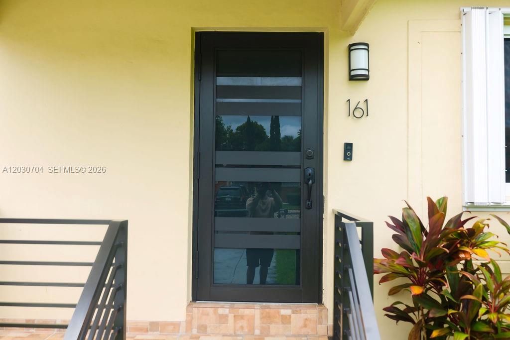 For Sale: $550,000 (3 beds, 2 baths, 1040 Square Feet)