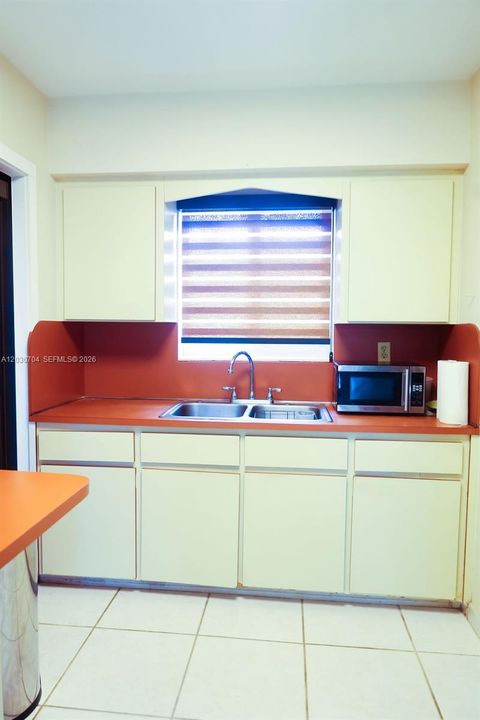 For Sale: $550,000 (3 beds, 2 baths, 1040 Square Feet)