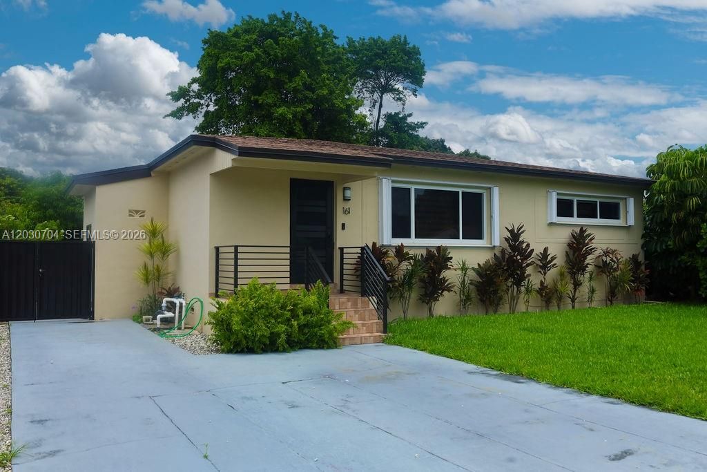 For Sale: $550,000 (3 beds, 2 baths, 1040 Square Feet)