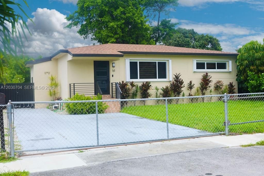 For Sale: $550,000 (3 beds, 2 baths, 1040 Square Feet)