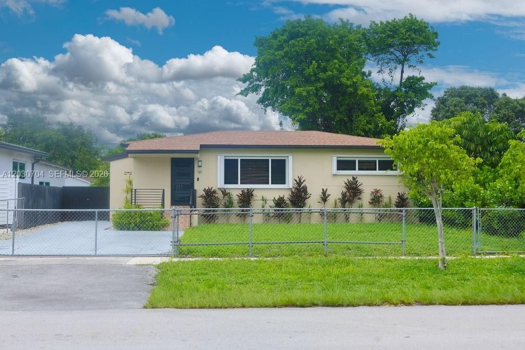 For Sale: $550,000 (3 beds, 2 baths, 1040 Square Feet)
