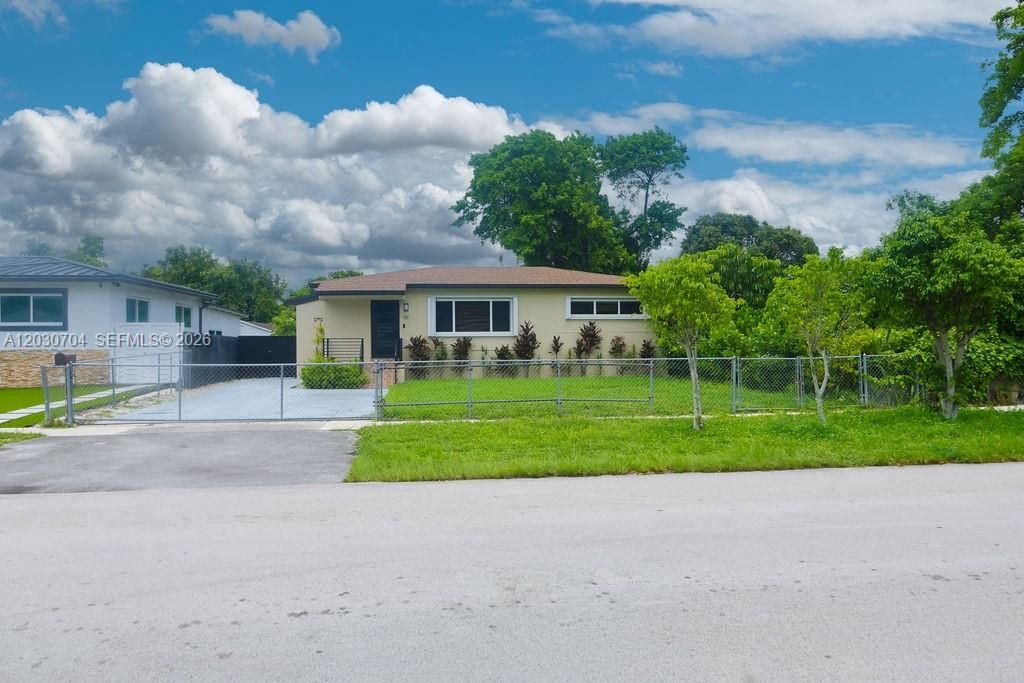 For Sale: $550,000 (3 beds, 2 baths, 1040 Square Feet)