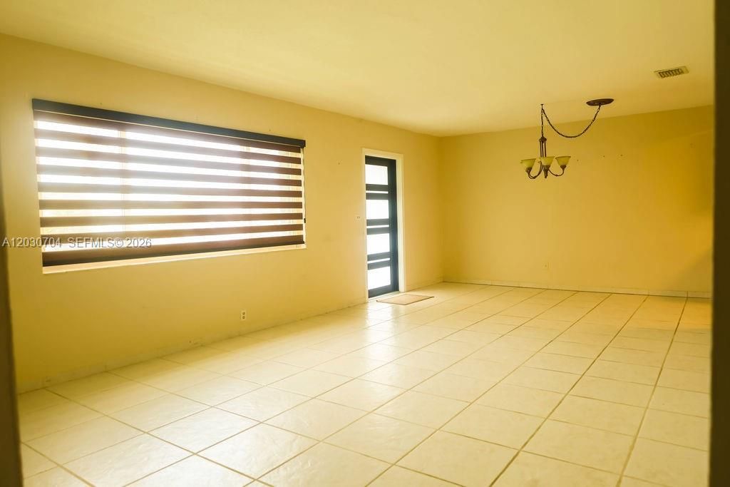 For Sale: $550,000 (3 beds, 2 baths, 1040 Square Feet)