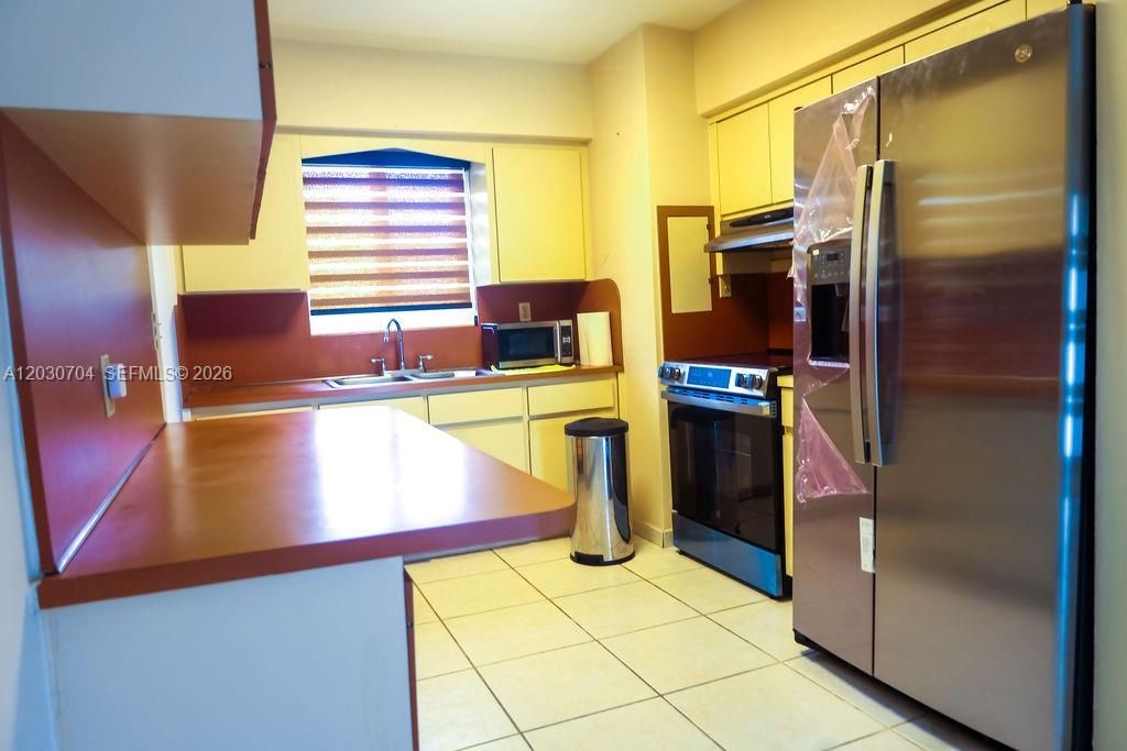 For Sale: $550,000 (3 beds, 2 baths, 1040 Square Feet)