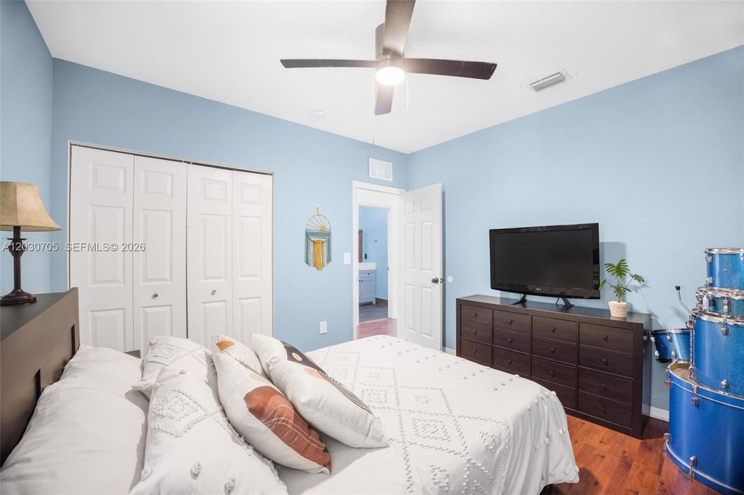 For Sale: $599,000 (4 beds, 2 baths, 2052 Square Feet)