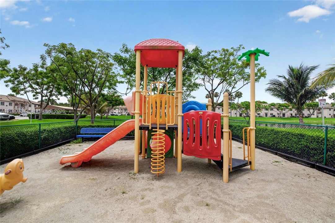 待售: $219,900 (3 贝兹, 2 浴室, 1024 平方英尺)