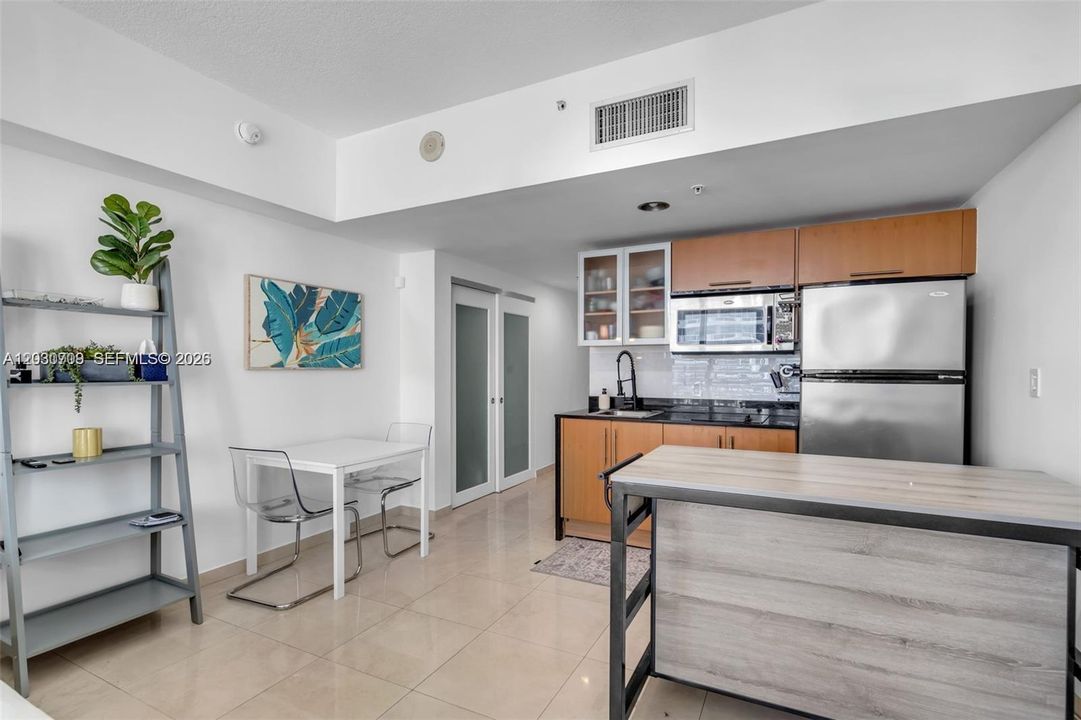 For Sale: $260,000 (0 beds, 1 baths, 401 Square Feet)