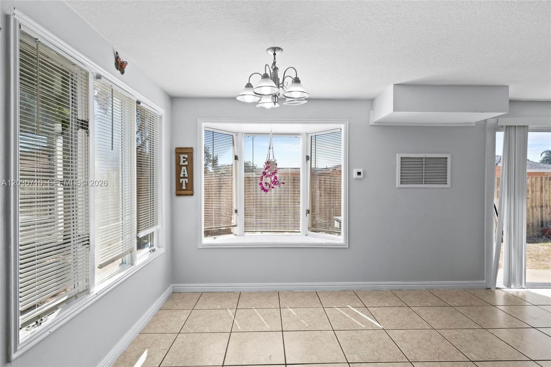 For Sale: $330,000 (3 beds, 2 baths, 1290 Square Feet)