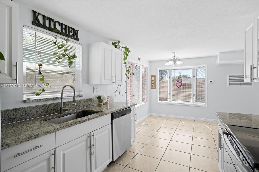 For Sale: $330,000 (3 beds, 2 baths, 1290 Square Feet)