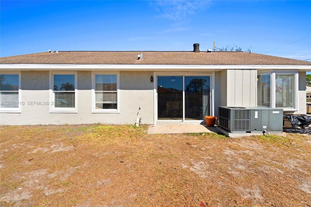 For Sale: $330,000 (3 beds, 2 baths, 1290 Square Feet)