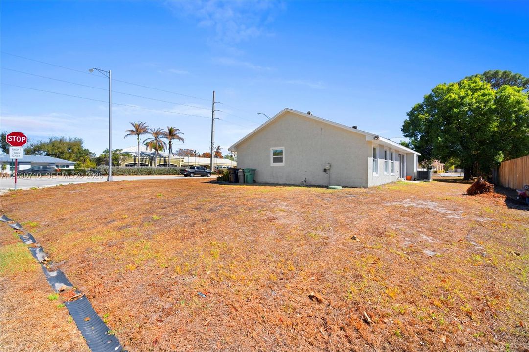 For Sale: $330,000 (3 beds, 2 baths, 1290 Square Feet)