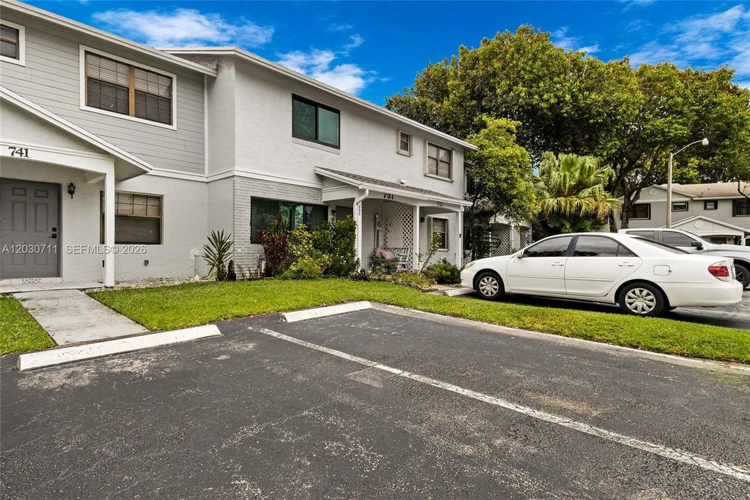 For Rent: $2,650 (2 beds, 2 baths, 1224 Square Feet)