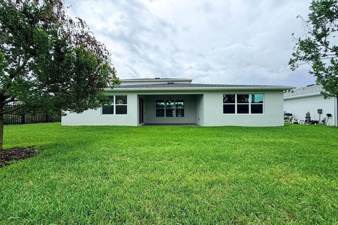 32.Backyard_Facing_House