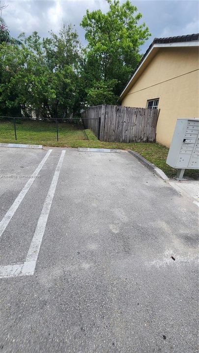 For Rent: $2,200 (2 beds, 2 baths, 950 Square Feet)