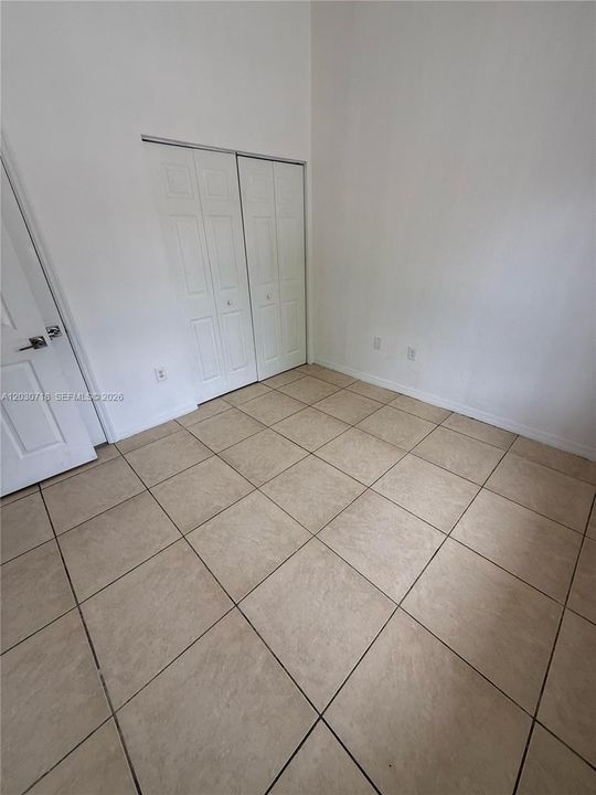 For Rent: $2,200 (2 beds, 2 baths, 950 Square Feet)