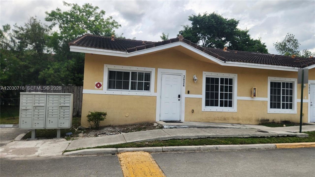 For Rent: $2,200 (2 beds, 2 baths, 950 Square Feet)