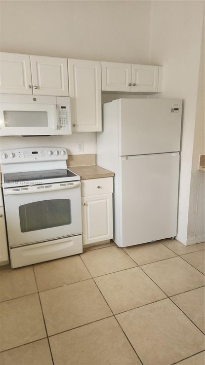 For Rent: $2,200 (2 beds, 2 baths, 950 Square Feet)