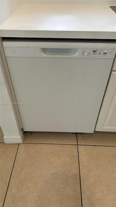 For Rent: $2,200 (2 beds, 2 baths, 950 Square Feet)