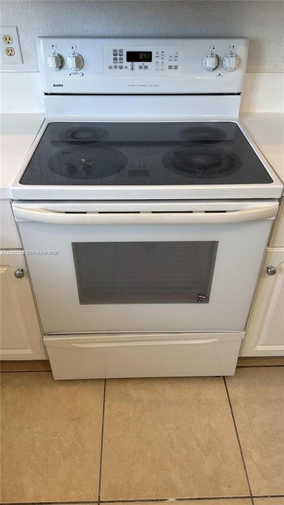 For Rent: $2,200 (2 beds, 2 baths, 950 Square Feet)