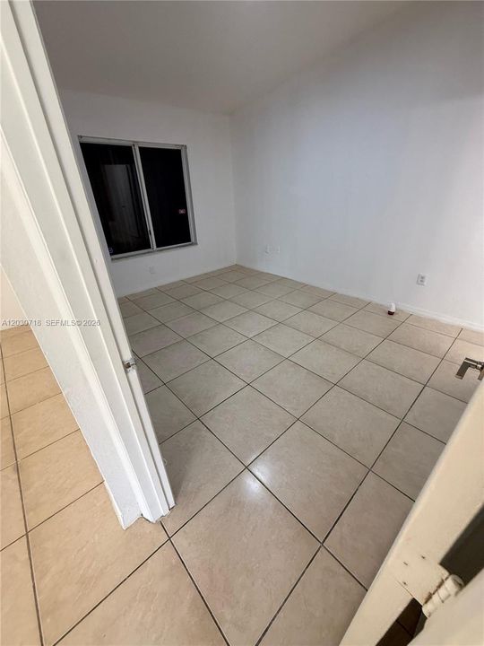 For Rent: $2,200 (2 beds, 2 baths, 950 Square Feet)