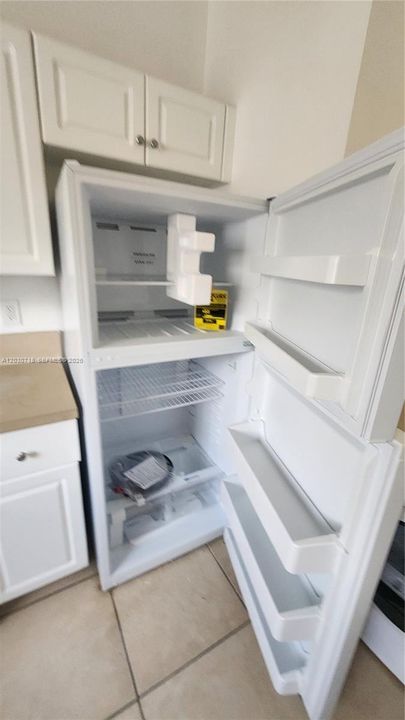 For Rent: $2,200 (2 beds, 2 baths, 950 Square Feet)