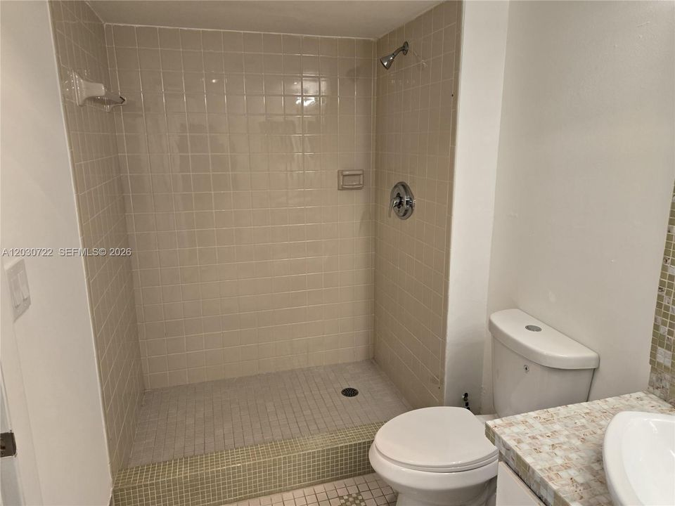 На продажу: $199,900 (2 спален, 2 ванн, 1080 Квадратных фут)