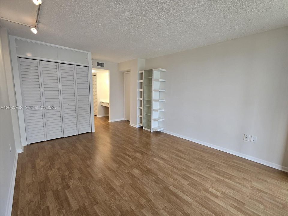На продажу: $199,900 (2 спален, 2 ванн, 1080 Квадратных фут)