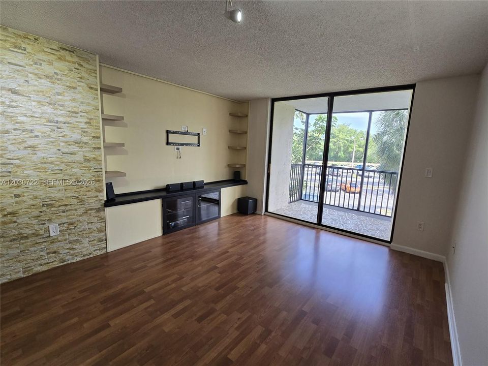 На продажу: $199,900 (2 спален, 2 ванн, 1080 Квадратных фут)