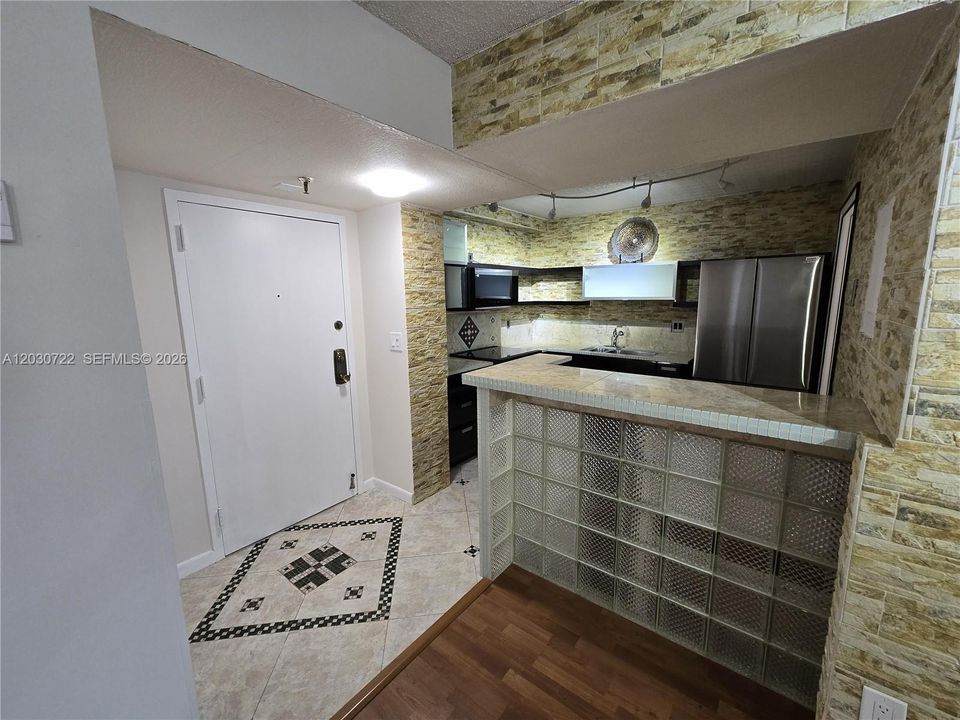 На продажу: $199,900 (2 спален, 2 ванн, 1080 Квадратных фут)