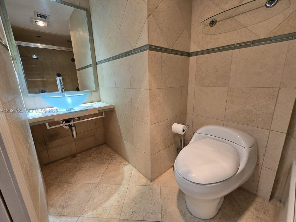 На продажу: $199,900 (2 спален, 2 ванн, 1080 Квадратных фут)