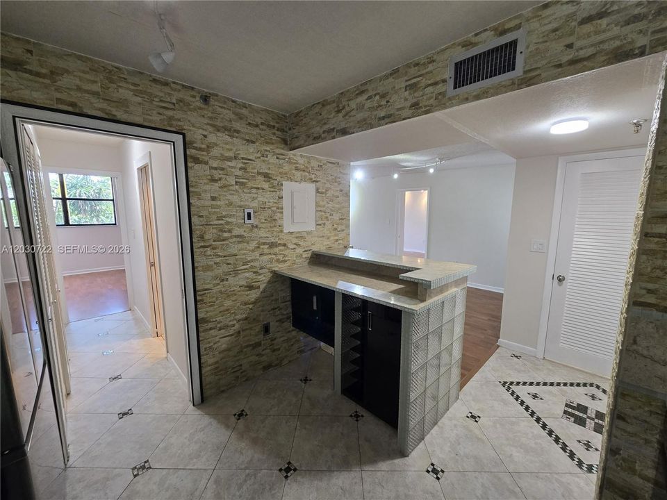 На продажу: $199,900 (2 спален, 2 ванн, 1080 Квадратных фут)