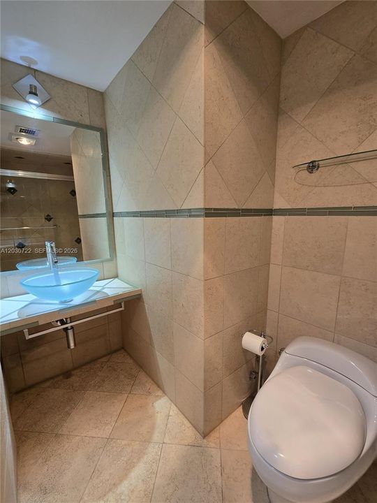 На продажу: $199,900 (2 спален, 2 ванн, 1080 Квадратных фут)