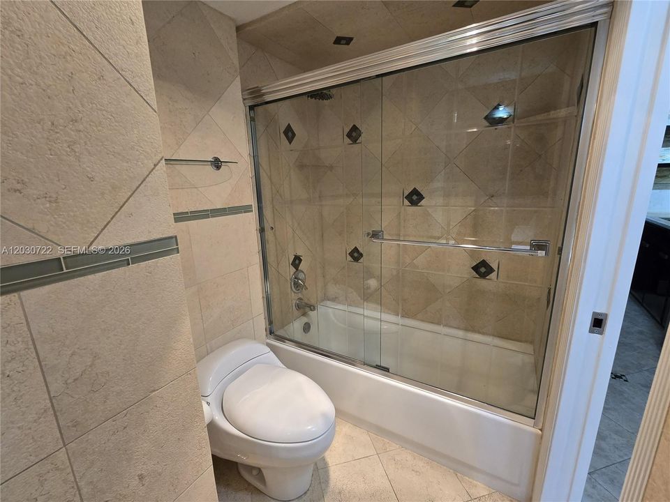 На продажу: $199,900 (2 спален, 2 ванн, 1080 Квадратных фут)