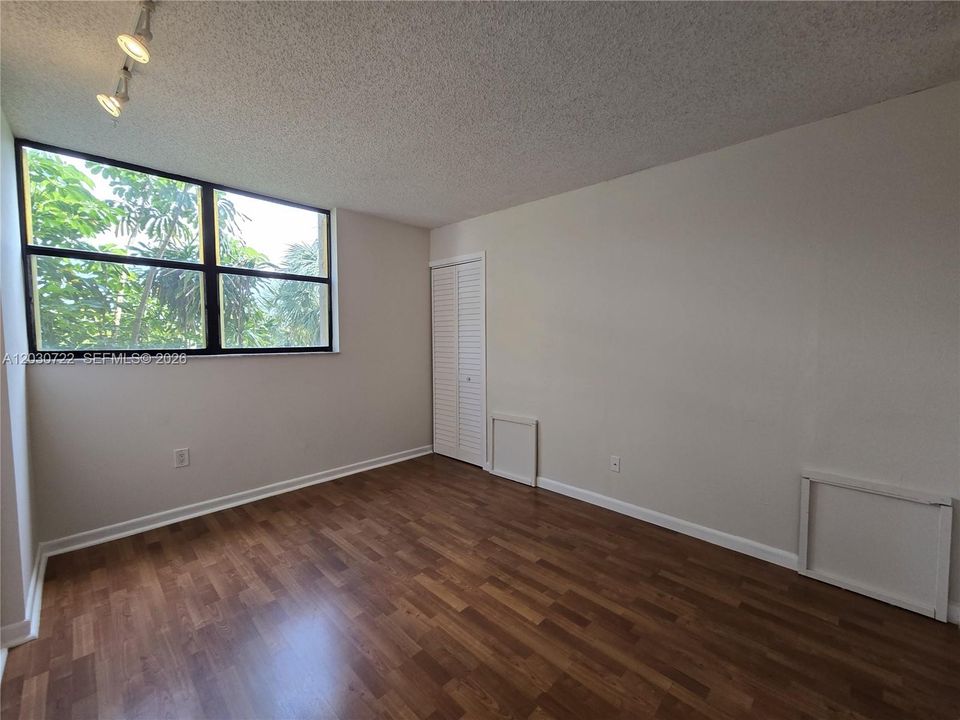 На продажу: $199,900 (2 спален, 2 ванн, 1080 Квадратных фут)