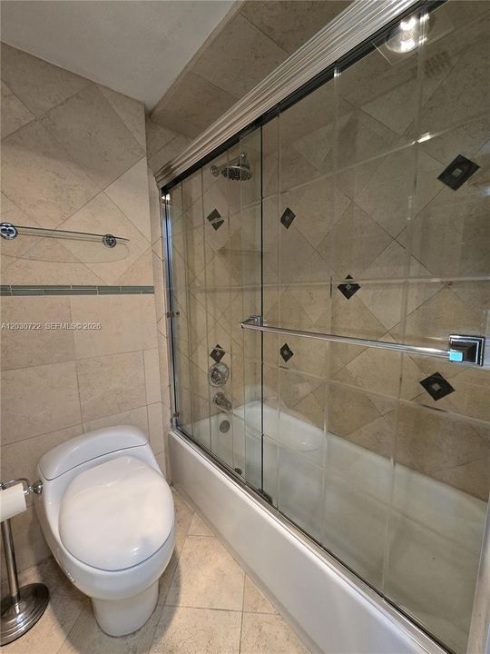 На продажу: $199,900 (2 спален, 2 ванн, 1080 Квадратных фут)