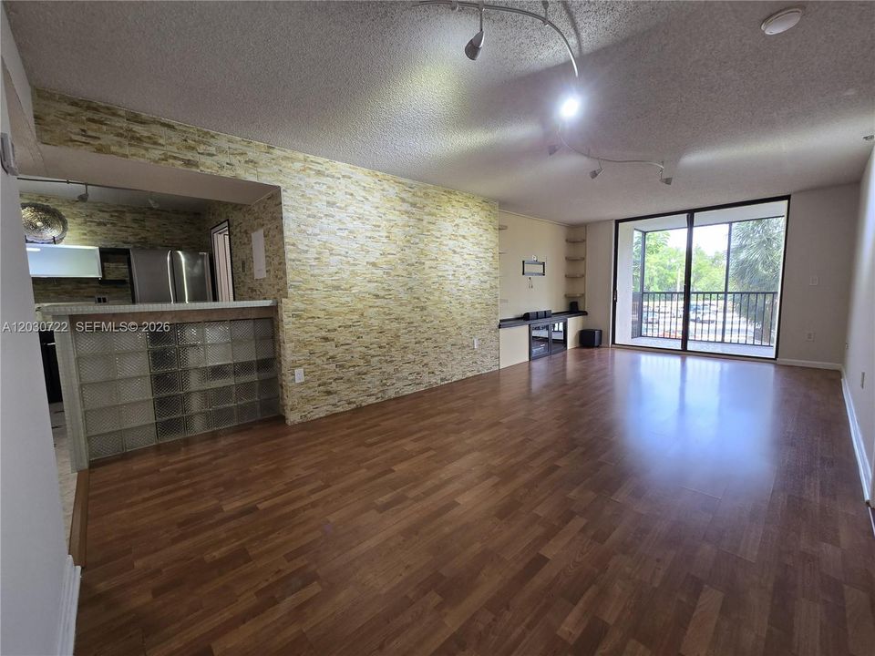 На продажу: $199,900 (2 спален, 2 ванн, 1080 Квадратных фут)