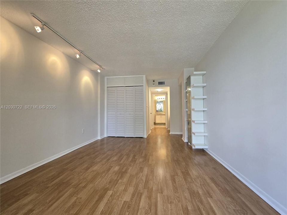 На продажу: $199,900 (2 спален, 2 ванн, 1080 Квадратных фут)
